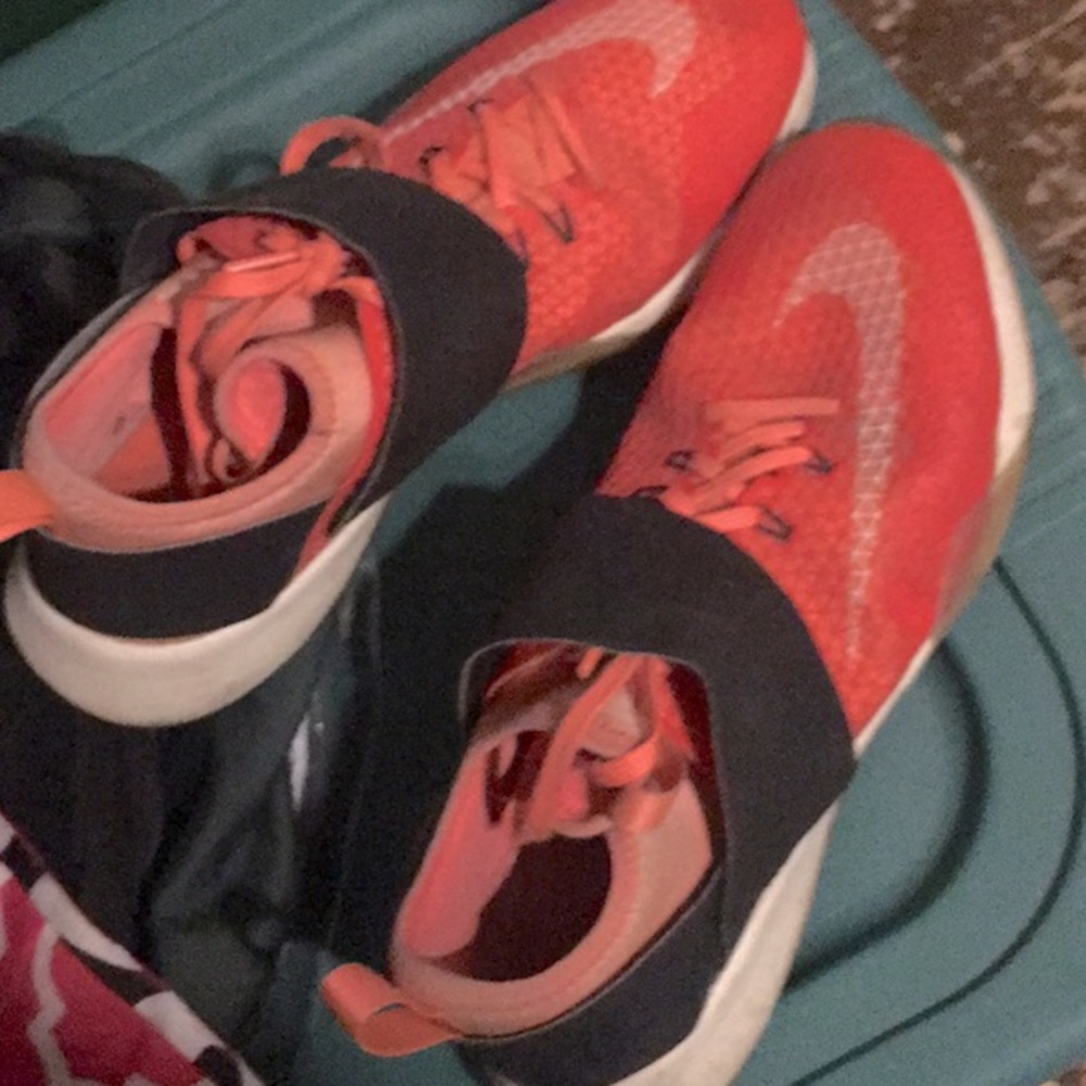 Nike sneakers(women’s)